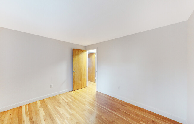 2 beds, 1 bath, 700 sqft, $2,300, Unit 23