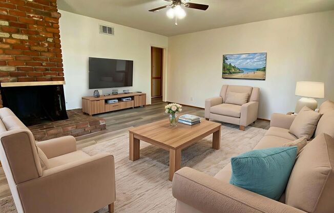Spacious 3 bed, 1.5 bath Front House in Azusa!