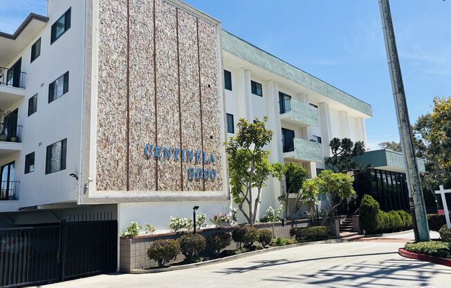 5000 S Centinela Ave
