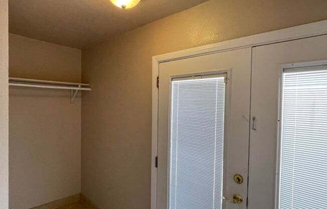 3 beds, 1 bath, $1,300