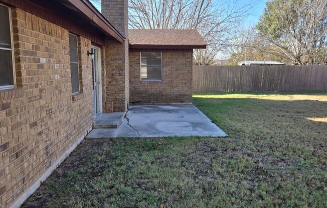 3 beds, 2 baths, $1,395