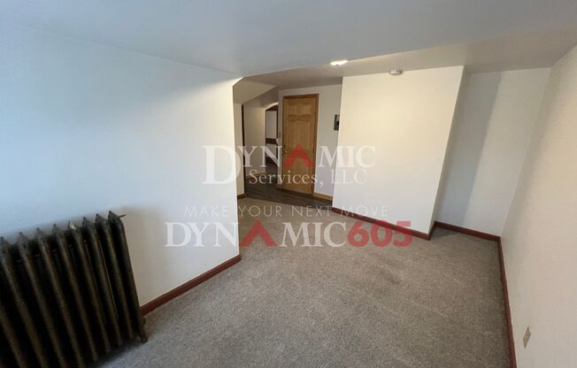 Upper Level 1 Bedroom Apartment Downtown - Tenant Pays Electric Only