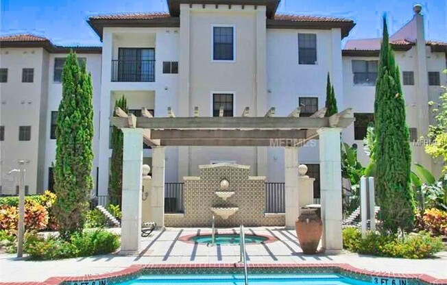 Beautiful Court Yard View 2/1 Condo at The Registry close to Downtown and International Airpot !