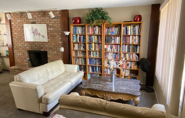 1043 East Loma Vista Drive