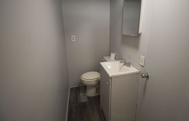 Studio, 1 bath, $575, Unit #C Lower