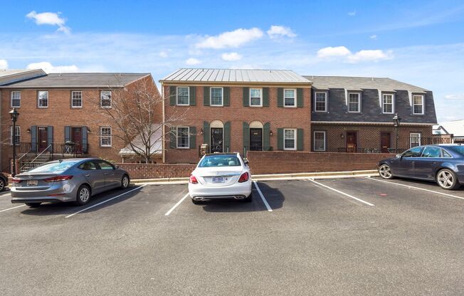 Available Now! 2 Bedroom 2.5 Bathroom Condo // Adams Morgan // Gated Community!