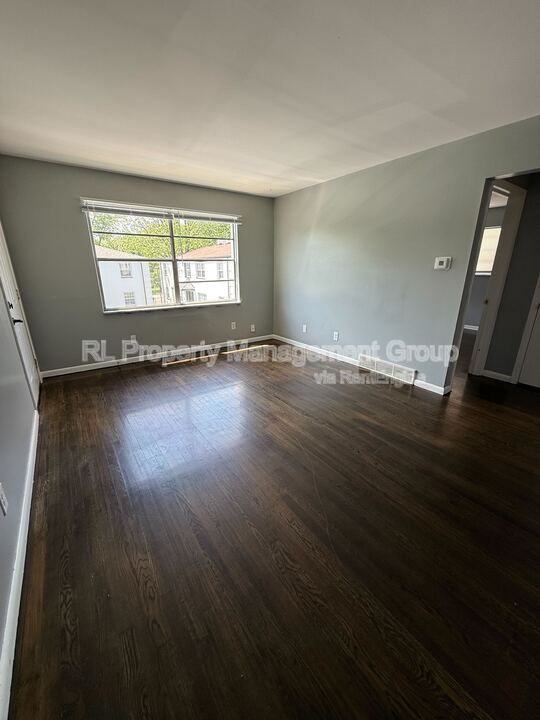 272 BROADMEADOWS BLVD