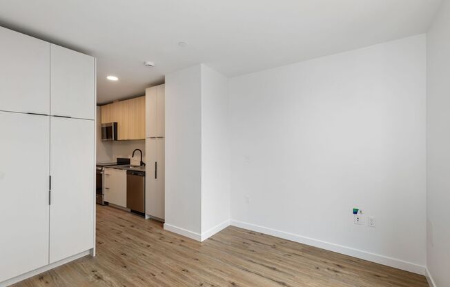 Studio, 1 bath, 304 sqft, $1,417, Unit 207