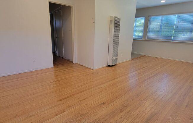 This is a lovely and clean 2-bedroom, Upper Corner Unit with lots of Natural Light, just a couple minutes walk from North Berkeley BART.