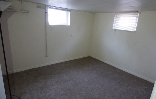 2 beds, 1 bath, $1,100