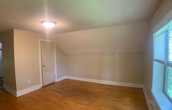 1 bed, 1 bath, 709 sqft, $1,100