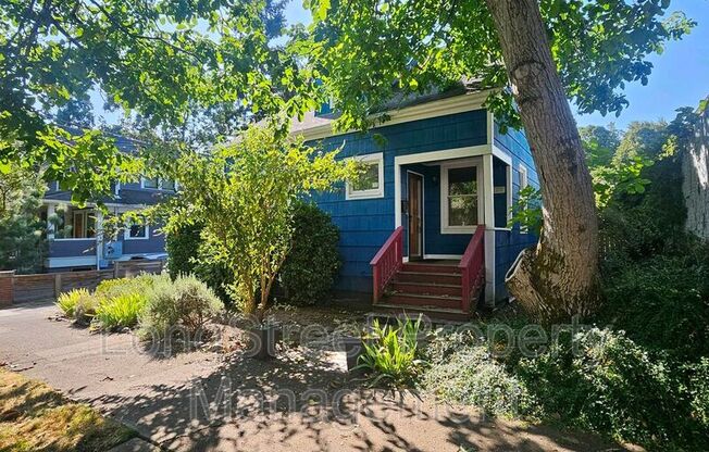 4537 NE 8 AVE