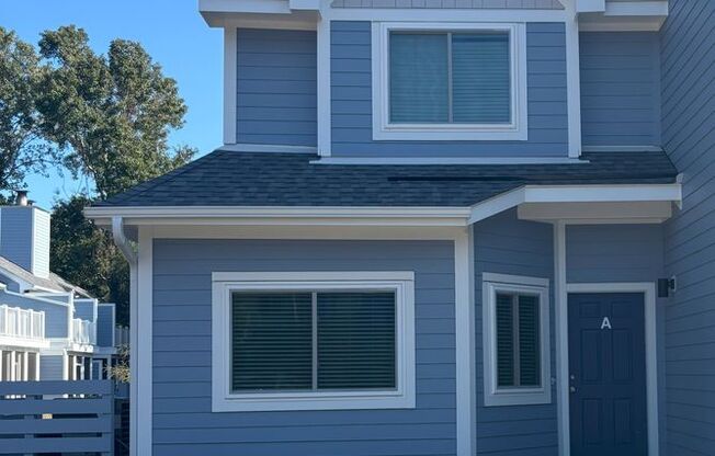 End Unit Townhome in Central Mount Pleasant - AVAILABLE August 1, 2026!