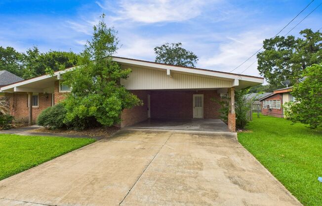 3 Bedroom, 2 Bathroom House in the heart of Lafayette!