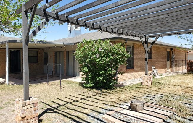 3 Bedroom, 2 Bath with large fenced in back yard! Great for Pets and Kids!