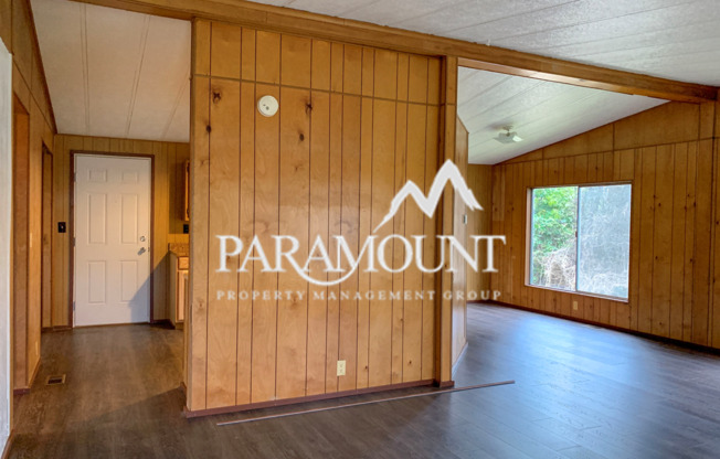 Cozy 2 Bed 1 Bath in Port Orchard!