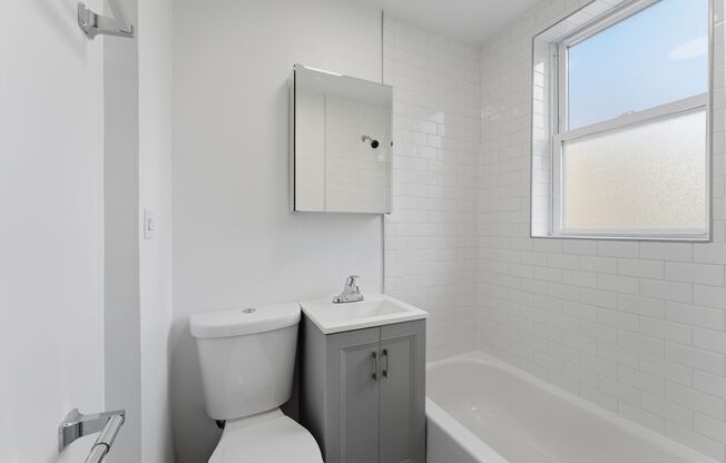 Studio, 1 bath, 205 sqft, $1,400, Unit 112