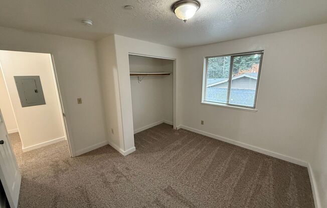 3 beds, 2 baths, 1,200 sqft, $1,695, Unit 38