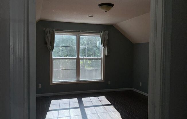 Available for Rent: 2 Bedroom/1.5 Bathroom Single Family Home
