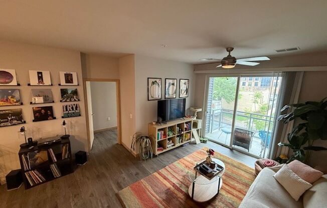 2 beds, 2 baths, 998 sqft, $2,370, Unit 207