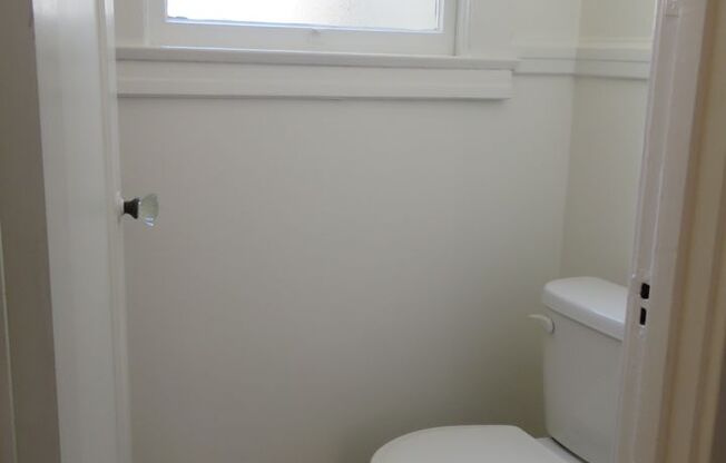 2 beds, 1 bath, $5,800, Unit 610