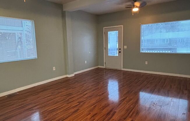 2 beds, 1 bath, $895, Unit Apt A Main floor