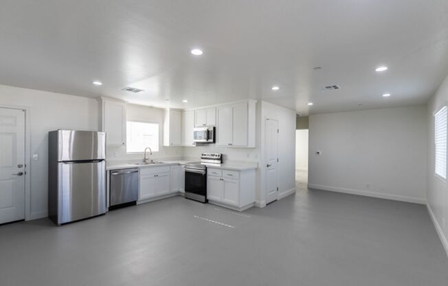 2 beds, 1 bath, 780 sqft, $1,400, Unit 1524 Porter St - Apt B