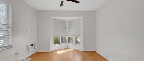 319 W 28 ST