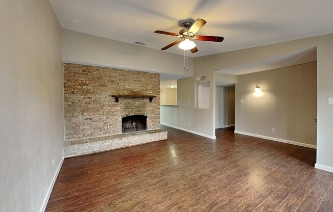 7512 PARKWOOD LN