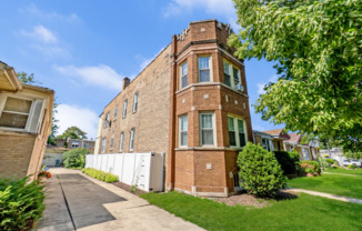 5742 N FRANCISCO AVE