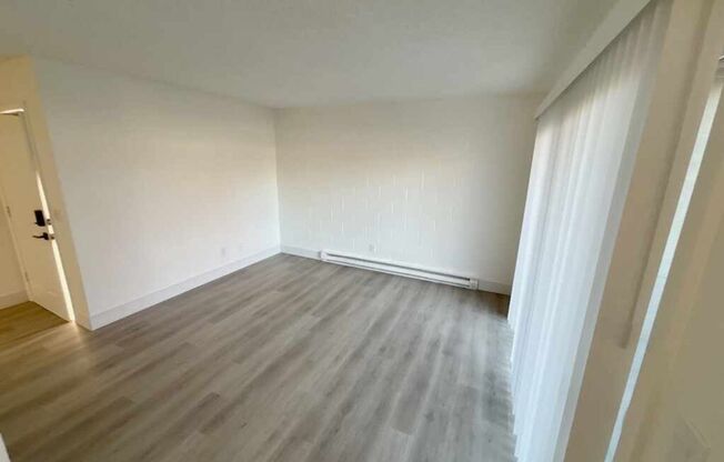 3 beds, 1 bath, 800 sqft, $1,595, Unit 52