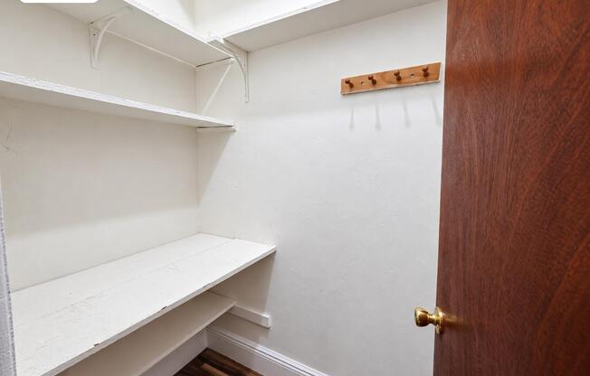 3 beds, 2 baths, $4,500, Unit 2