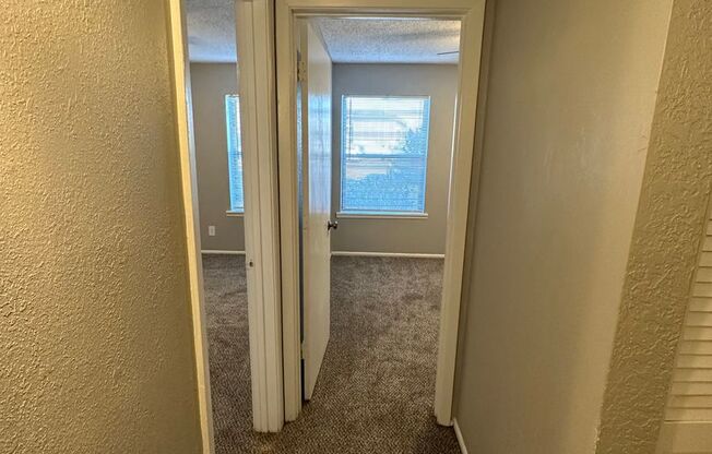 2 beds, 1.5 baths, 900 sqft, $920, Unit 605-202