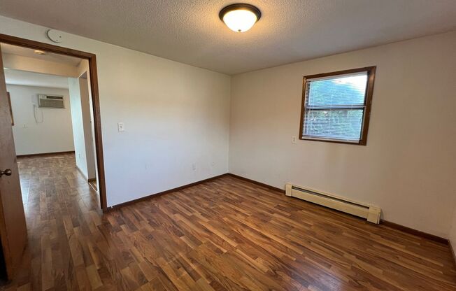 2 beds, 1 bath, $950, Unit A1335-04