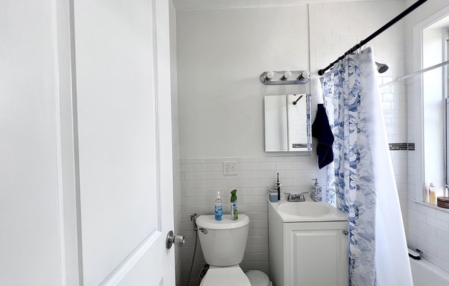 Studio, 1 bath, 450 sqft, $2,000, Unit 33