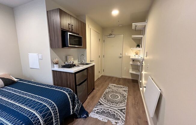 Studio, 1 bath, 175 sqft, $1,035, Unit 423