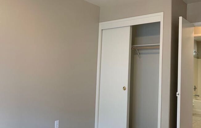 2 beds, 1 bath, 811 sqft, $1,625, Unit 2625-A