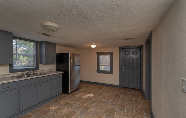 3 beds, 1 bath, $1,250