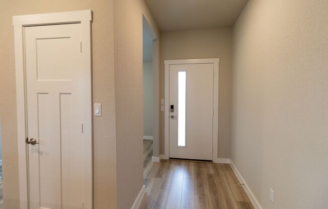 Like-New 3BR Smart Home | Modern Finishes in Georgetown