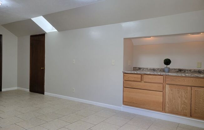 Spacious 4 Bed, 2 Bath Apartment with Modern Amenities in Southern View