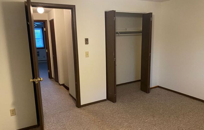 2 beds, 1.5 baths, 700 sqft, $875, Unit C