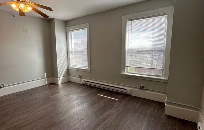 Studio, 1 bath, 215 sqft, $1,550, Unit 916