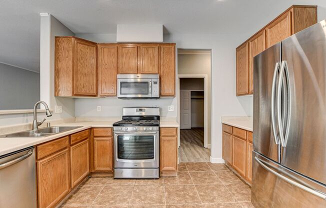 Beautiful 4 bedroom 3 bath home in Mountains Edge