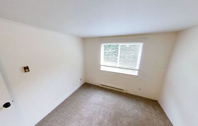 2 beds, 1 bath, 784 sqft, $1,895, Unit 11