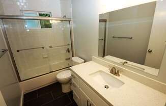 1 bed, 1 bath, 688 sqft, $1,995, Unit R3