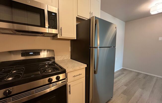 1 bed, 1 bath, $1,295, Unit 121