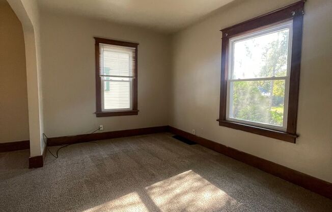 3 beds, 1 bath, $1,200