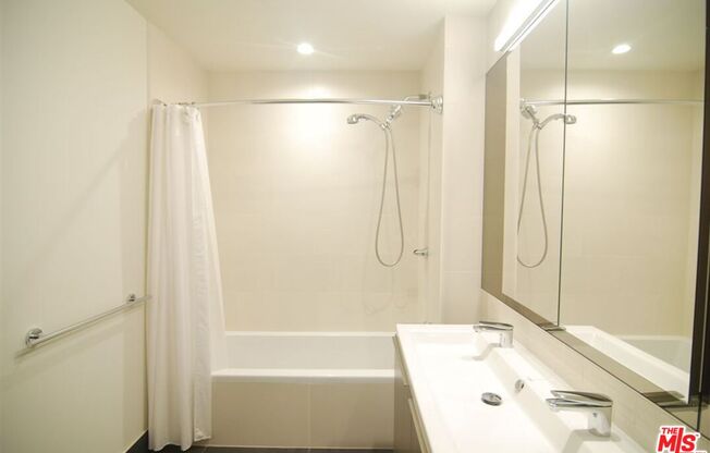 2 beds, 2.5 baths, 1,720 sqft, $5,500, Unit 2406