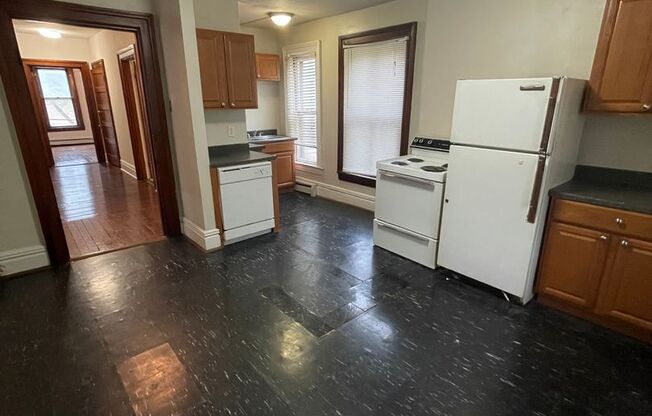 2 beds, 1 bath, $1,700