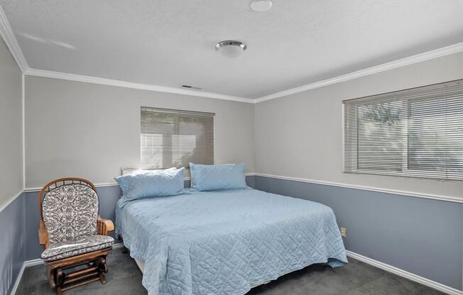 Charming 2bd/1bth | Fully Furnished! | Great Location!